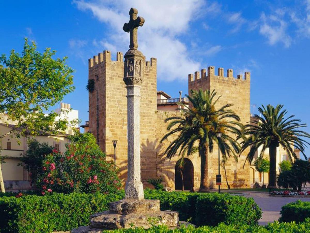 Casa Quarter De Cavalleria En Alcudia, Cerca De Playas Holiday home *